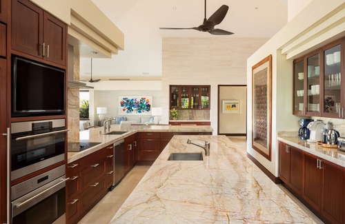 Kaupulehu House | Waiulu Ocean & Golf View Estate Hualalai