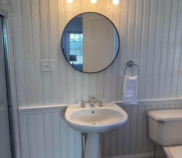 Ocracoke Hotel | 01-Pirate Suite at The Castle Inn