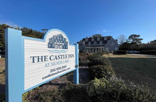 Ocracoke Bed & Breakfast | 06-Harbor Suite at The Castle Inn