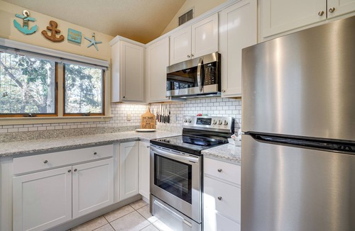 Southern Shores Cottage | 1/2 Mi to Beach Access: Southern Shores Gem + Deck