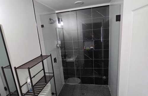 Smyrna House | 1.5mi from Truist Park/The Battery with a sunroom & en suite bath