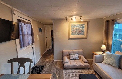 Mount Airy House | 1-bd Bungalow/Free Parking/nice space for 2