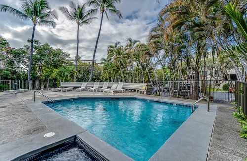 Historic Kailua Village Apartment | 1-Bed Condo in Downtown Kona, 1 block from the Shore!