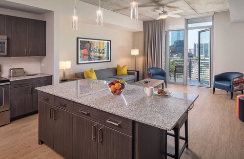 North Side Resort | 1 Bedroom in the heart of Austin Amazing Rooftop Pool!