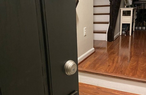 Leesburg House | 1 bedroom+private bath+free parking+wifi