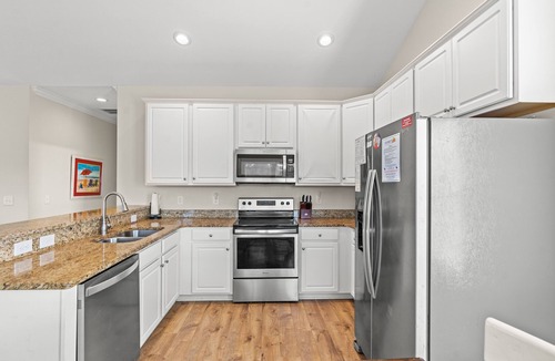 Crescent Beach House | 1 Big Mac, Spacious 5 BR Pet Friendly, Luxury Home