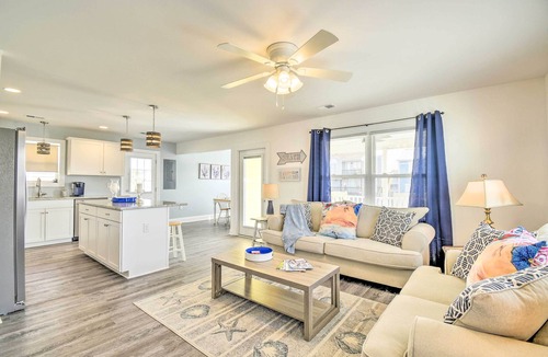 Sunset Beach Cottage | 1 Bock to Beach: Sunset Beach Home w/Private Deck