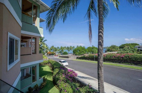 Kahaluu Bay Condo | 1 BR/2 BA Kona Coast Oceanfront Villa w/Private Lanai | Walk to Beach