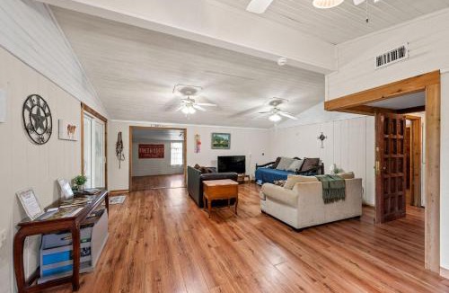 Hico House | 1 Hico Glamping Farm Animals Campfire near Glen Rose by Vacation Your Way