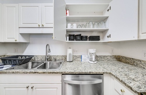 Vaught Condo | 1 Mi to Beach: Myrtle Beach Condo w/Pool Access