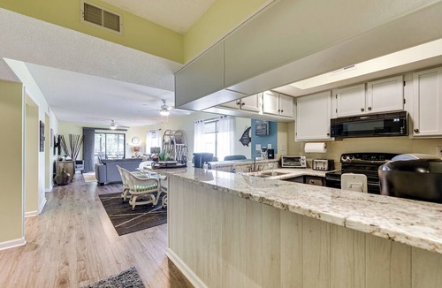 Myrtle Beach Condo | 1 Mi to Coast: Myrtle Beach Condo w/Balconies!