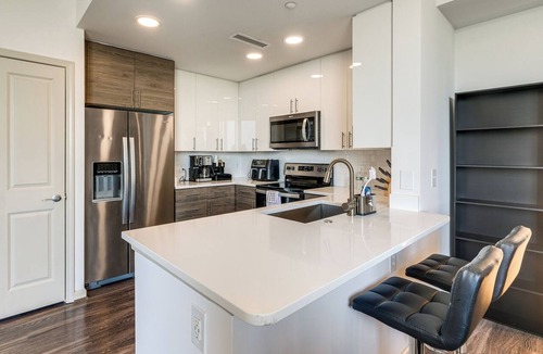 Crystal City Condo | 1 Mi to DCA Airport: Potomac Yard Apt w/Pool