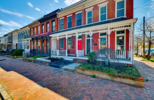 Church Hill House | 1 Mi to Dtwn: Hot Tub Haven in Richmond!