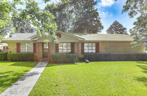 Waycross House | 1 Mi to Dtwn Waycross: Home w/Furnished Porch