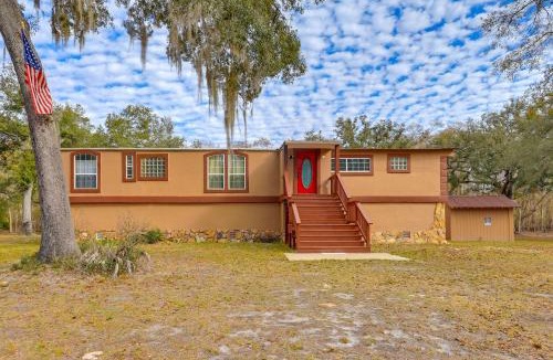 Fanning Springs House | 1 Mi to Fanning Springs! Home on Private Acreage