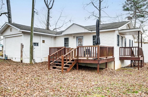 Hollands Landing House | 1 Mi to Lake Murray! Pet-Friendly Extended Getaway