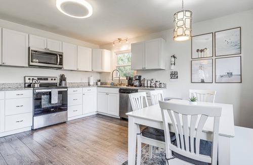 North Charleston House | 1 Mi to Park Circle: Pet-Friendly Home w/Yard