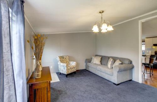 Albany House | 1 Mi to US Marine Base Albany: Cozy Getaway!