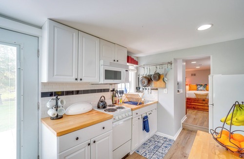 Leesburg Apartment | < 1 Mi to Wineries: Quaint & Cozy Waterford Studio