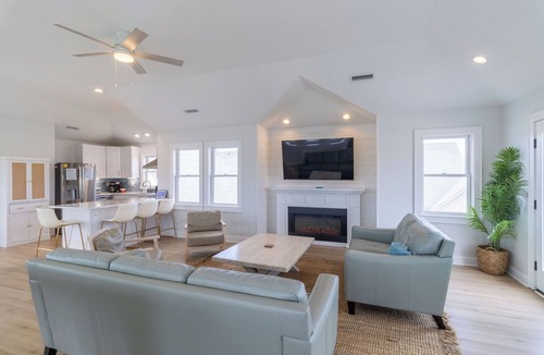 Nags Head House | 🏖️1 min to beach access!🏊‍♂️Heated pool, hot tub, pets, ocean views, arcade!