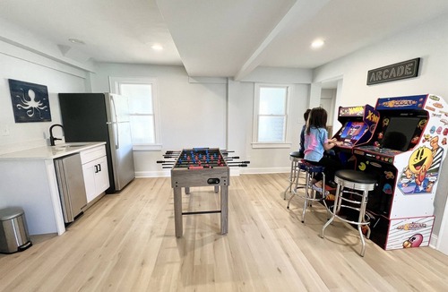 Nags Head House | 🏖️1 min to beach access!🏊‍♂️Heated pool, hot tub, pets, ocean views, arcade!