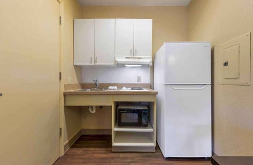 Germantown Apartment | 1 Queen Bed | ADA/RI Shower/Non-Smoking/Kitchen