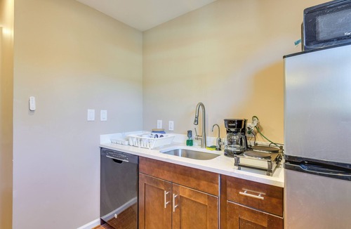 Berwyn Heights Apartment | 10 Mi to DC: Berwyn Heights Apt w/Shared Patio!