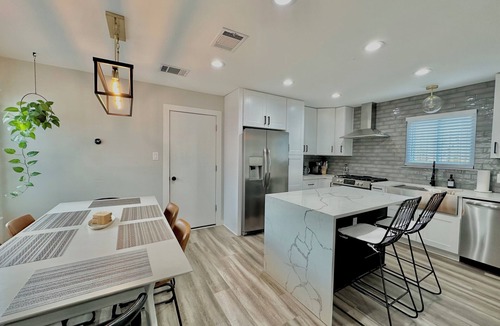 McKinney House | 10 mins to SoCo, Airport+Dog Friendly+5 Star Rental Operating for 3yrs!