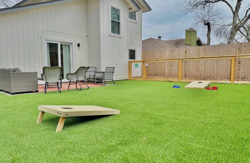 McKinney House | 10 mins to SoCo, Airport+Dog Friendly+5 Star Rental Operating for 3yrs!