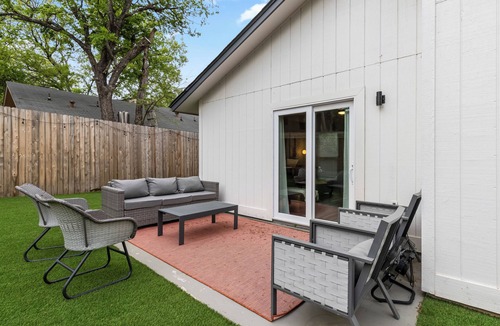 McKinney House | 10 mins to SoCo, Airport+Dog Friendly+5 Star Rental Operating for 3yrs!