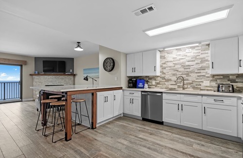 Cherry Grove Beach Condo | 10% off weekly stays July 25 through August. Sat to Sat 3BR OF PENTHOUSE.