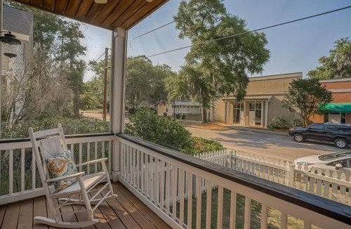Uptown House | 1009 Calhoun Street