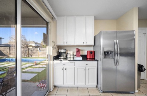 Montopolis House | 13 Beds | Pool | Mini Golf | Grill | Large Groups