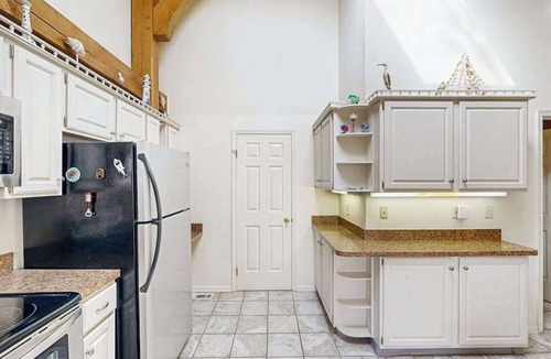 Caine Woods House | 13904 Lighthouse Ave