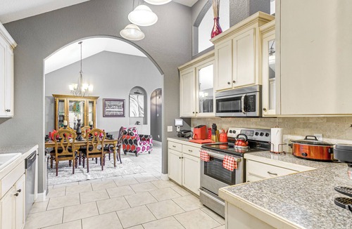 Brunswick House | 14 Mi to Jekyll Island: Luxe Brunswick Home