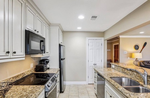 South Beach Villa | 15 Lands End ~ Enjoy Views of Calibogue Sound from Private Deck