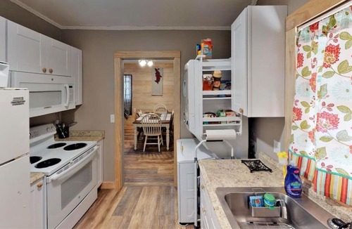 Tamassee House | 150 Little River Retreat