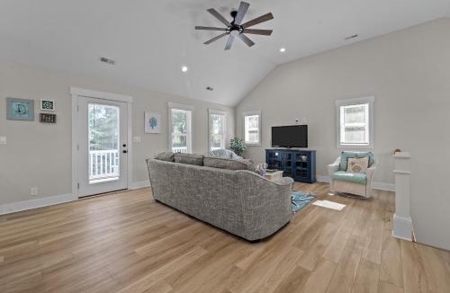 Monteray Shores House | 1541 - Birdie Beach Bungalow