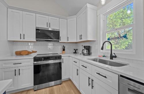 Monteray Shores House | 1541 - Birdie Beach Bungalow