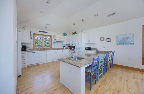 Monteray Shores House | 1562 - Coucher Du Soleil - Soundfront Corolla Retreat w/Pool & Hot Tub