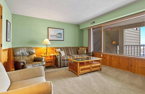 Elk Rapids Condo | #17 ELK RAPIDS BEACH CONDOMINIUM