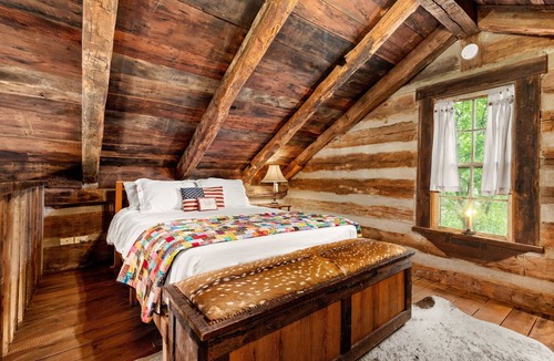 Fredericksburg House | 1850's Ranch Cabin, Copper Tub, Pet-friendly