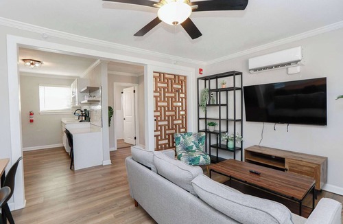 Cottage Line Apartment | 1866 EOV Wave Suite