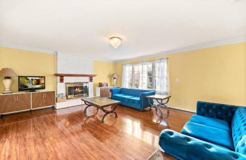 Baldwin House | 1875 Historic Manor, 5 Acres Near Helen & Wineries