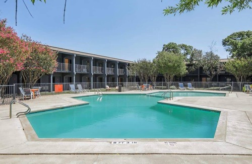 St. Johns Apartment | [19] ATX Studio: 1 Queen, Access to Gym & Laundry