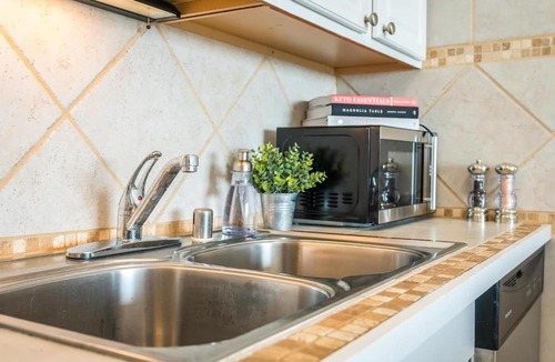Kihei Apartment | 1BD Condo with Ocean Views: 40% OFF, Self Check-In