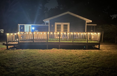 Sandston House | 1BD1BA InnerCity Farmhouse