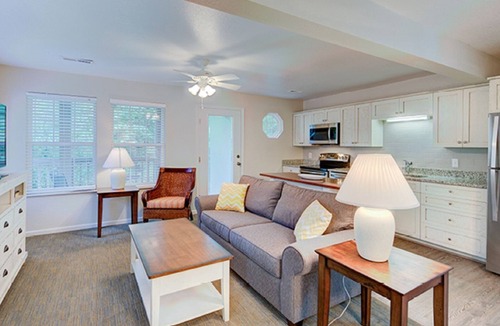 Sea Scape Condo | 1BDRM~ BEACHWOODS RESORT-WATER VIEWS-POOLS-BEACH-LAKE-TRAILS-FISHING-TENNIS-MORE
