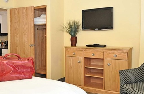 Dam Neck Resort | 1BR 1BA sleeps four on Atlantic Ave near Rudee Inlet