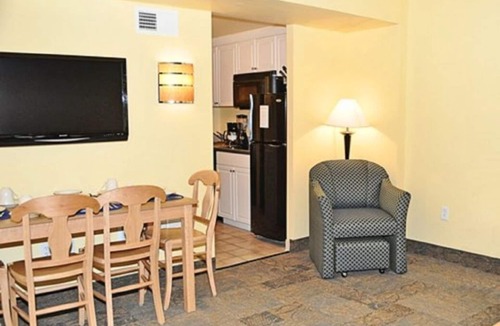 Dam Neck Resort | 1BR 1BA sleeps four on Atlantic Ave near Rudee Inlet